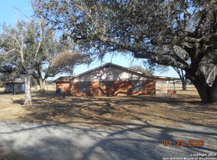 2200 Olympia St, Pleasanton, TX 78064
