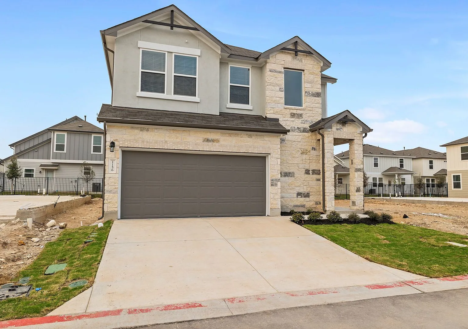 Beautiful 4bd/3.5ba Home! Upstairs Bonus Room & Faces Greenbelt in South Austin! — Photo 2