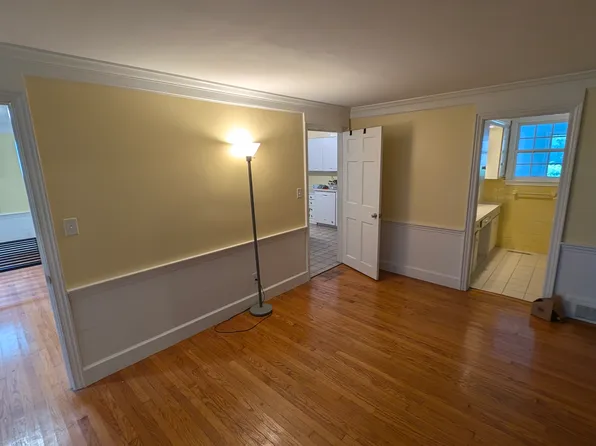 608 S Pleasant St, Amherst, MA 01002