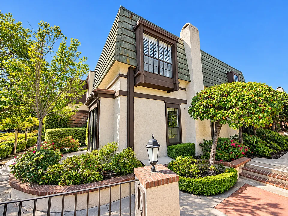 885 S Orange Grove Blvd #11