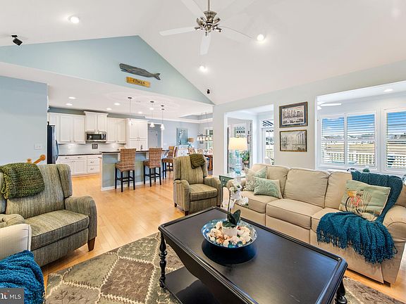 5th image of 32820 Almwick Ln