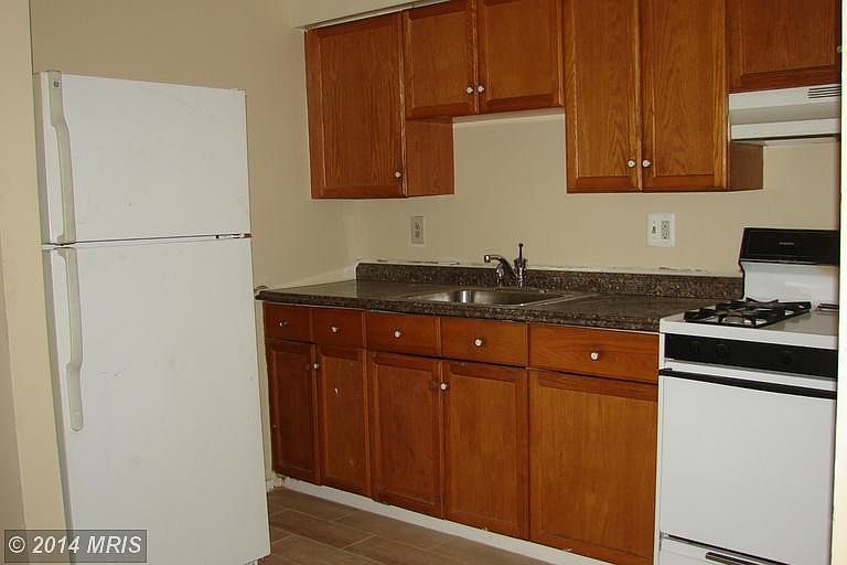 2nd image of 1237 Hollins St #1