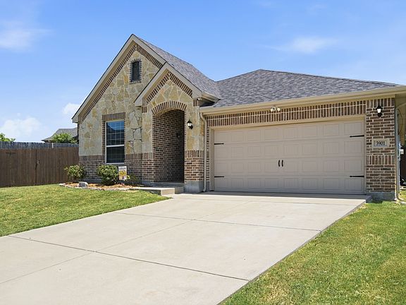 3rd image of 3901 Kensington Dr