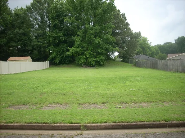5138 Atkins Dr, Memphis, TN 38109