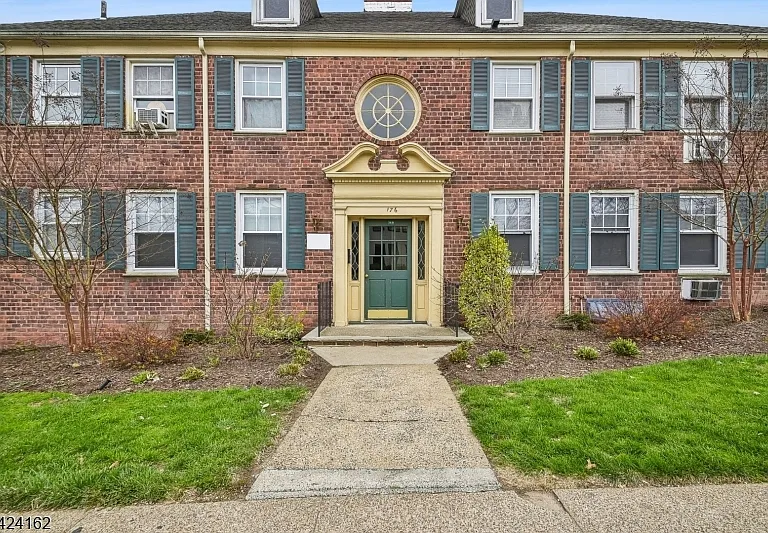 176 Millburn Ave #29 — Photo 2