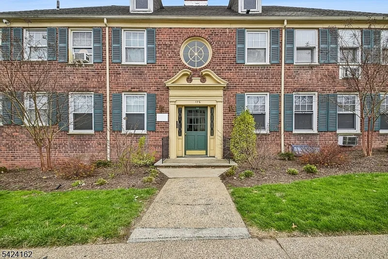 Building Photo - 176 Millburn Ave #29