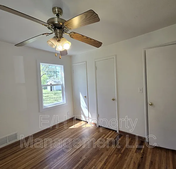 1121 E Luther St — Photo 23