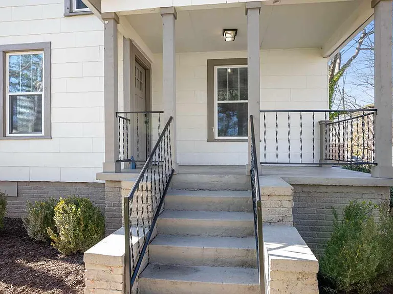 111 Alice St — Photo 4