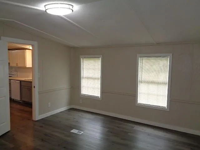3 bed, 1.5 bath, 1500 sqft, $1,450 — Photo 4