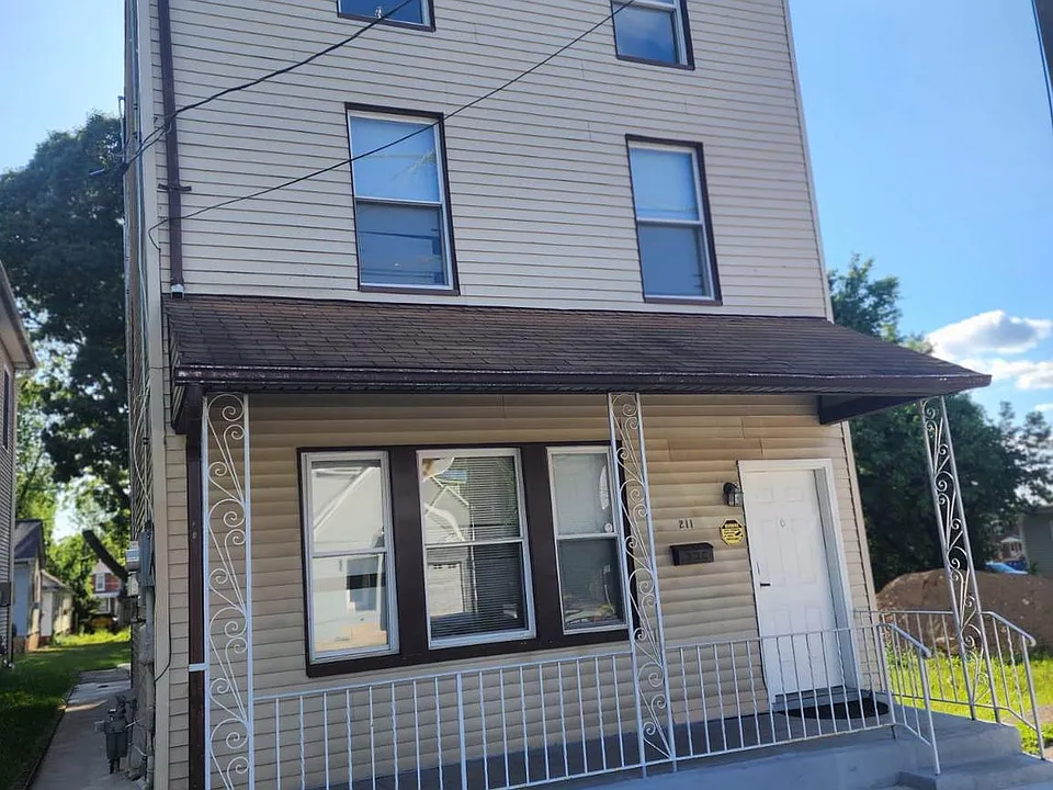 211 Broad St