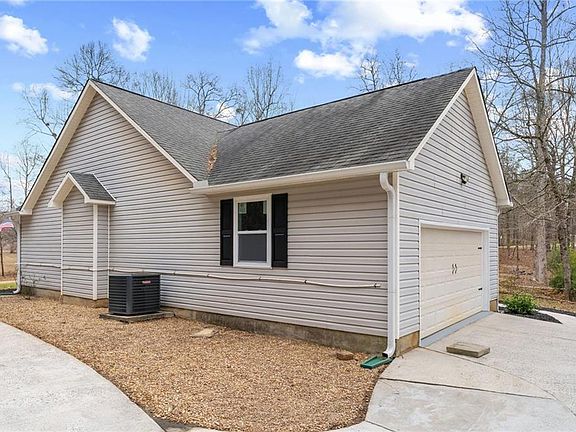 3rd image of 102 Discovery Bay NW