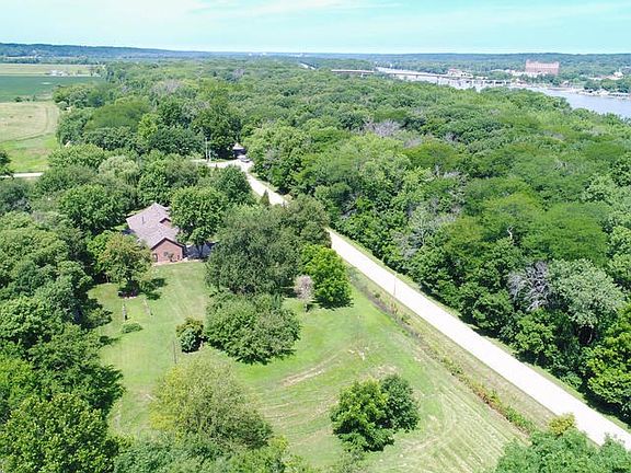 View of home and near Illinois river