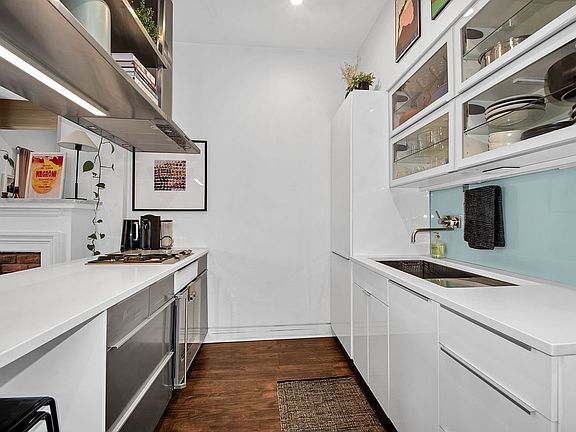 3rd image of 148 W 94th St APT 4