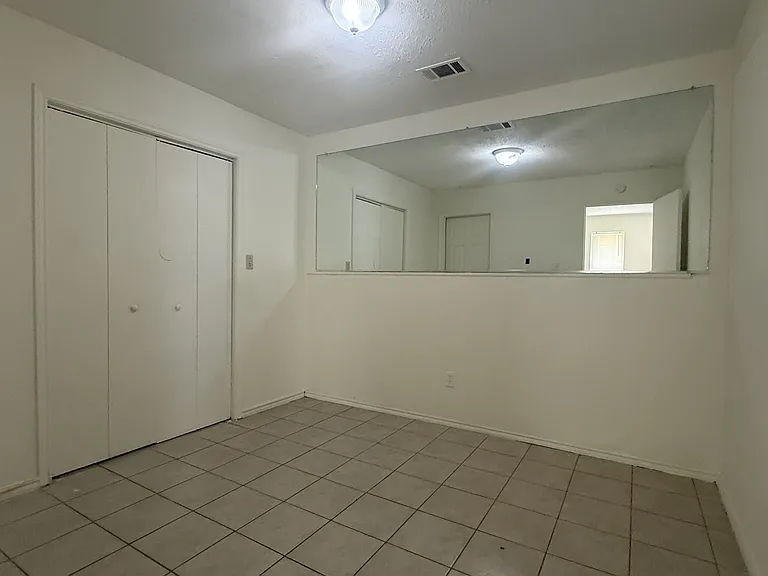 2057 W Walnut St #A — Photo 8