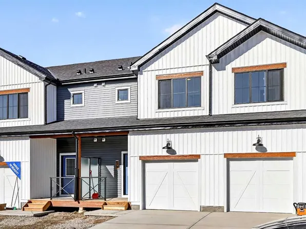 54 E Creekside Way SW, Calgary, AB T2X 4A9