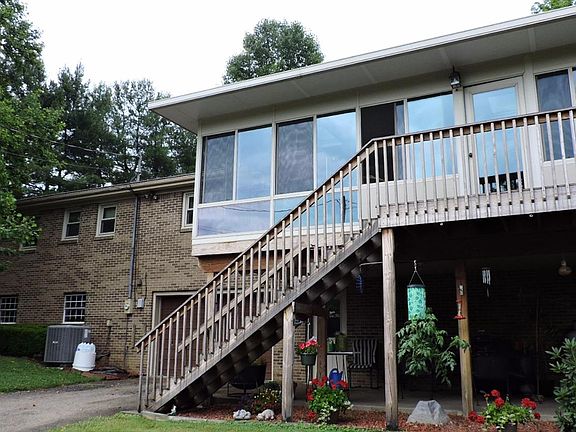 3rd image of 428 Mountainview Dr