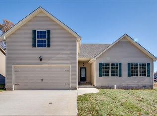 447 Cyprus Ct, Clarksville, TN 37040