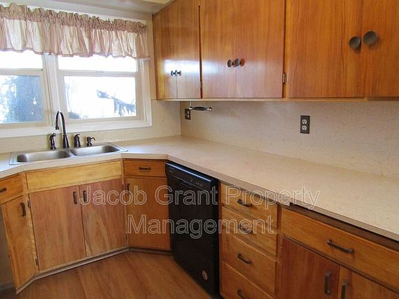 5th image of 1033 S Woodruff Ave