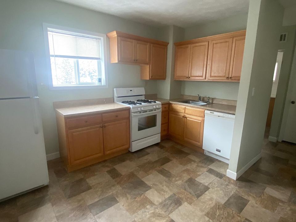 1st image of 1021 W 4th St #2
