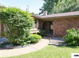 211 Latham St, Lincoln, IL 62656