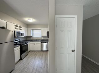 9612 W 87th St, Overland Park, KS 66212