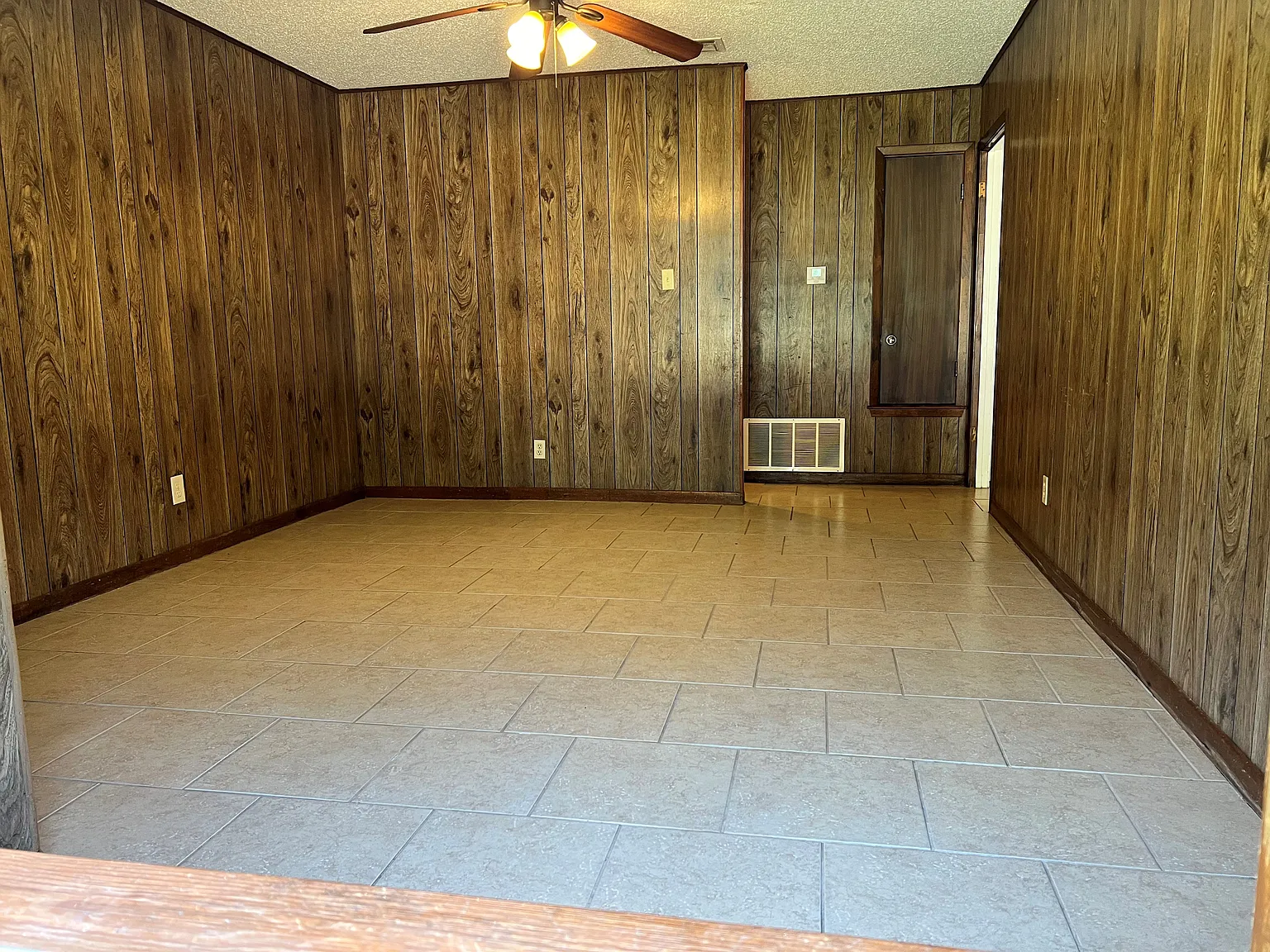 2 bed, 1.5 bath, 1068 sqft, $995 — Photo 2
