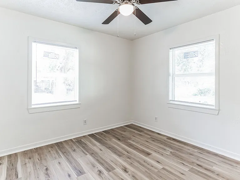 2504 Danson St — Photo 28