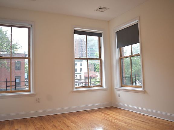 5th image of 71 Lafayette Ave #2B