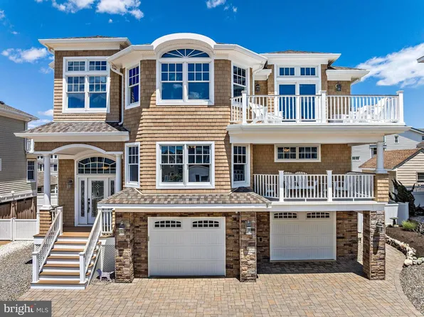 23 E 42nd St, Brant Beach, NJ 08008