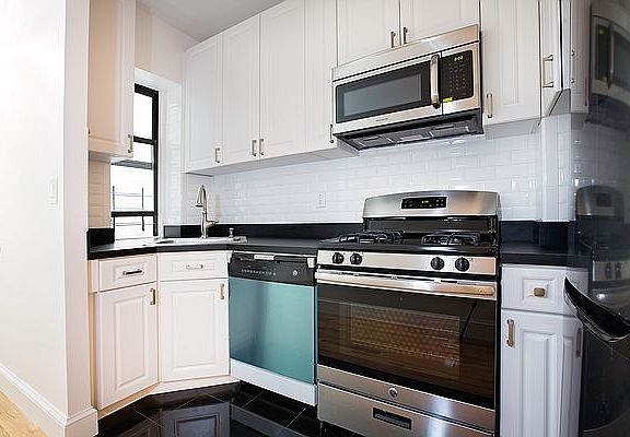 5th image of 230 W 113th St APT 3C