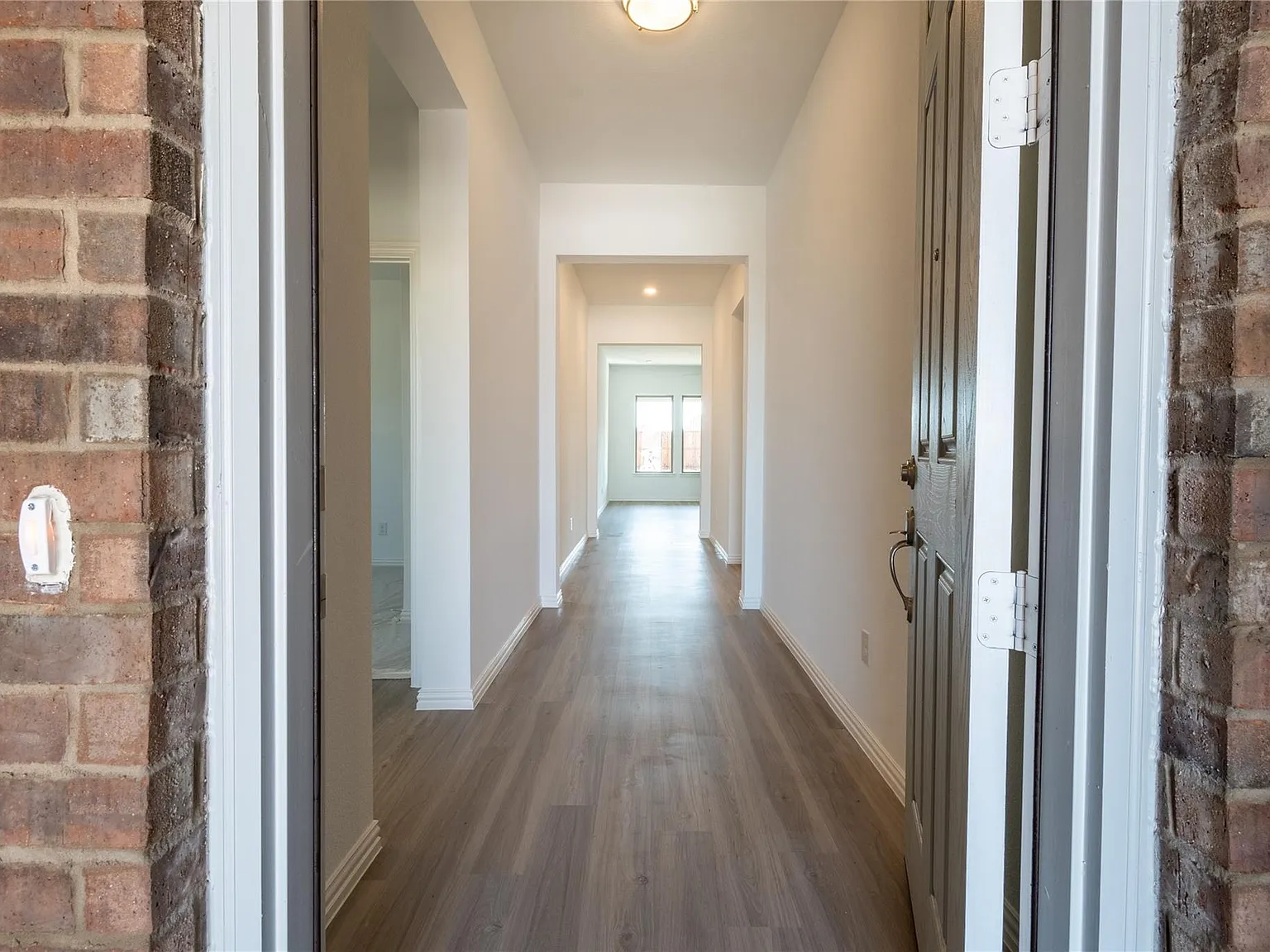 4 bed, 1990 sqft, $2,199 — Photo 2
