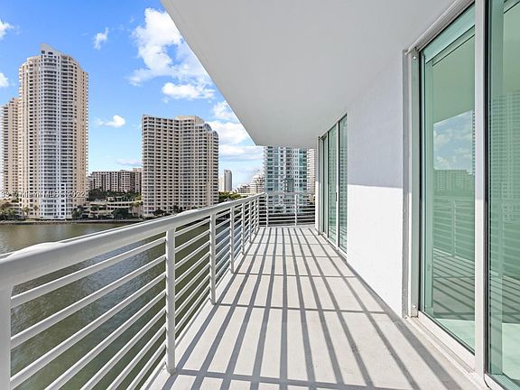 4th image of 335 Biscayne Blvd #909