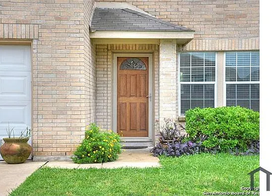 4 bed, 2030 sqft, $2,099 — Photo 2