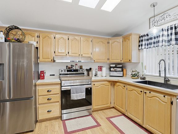 2nd image of 602 N Manzanita Dr