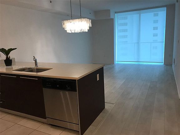 4th image of 1900 N Bayshore Dr APT 2109