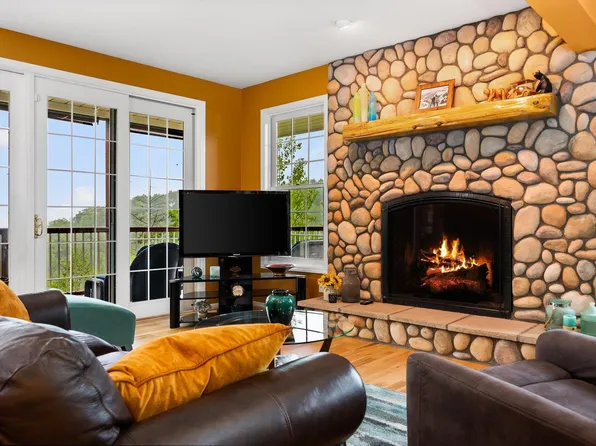 5696 N Cross Over Dr Unit 3, Bellaire, MI 49615