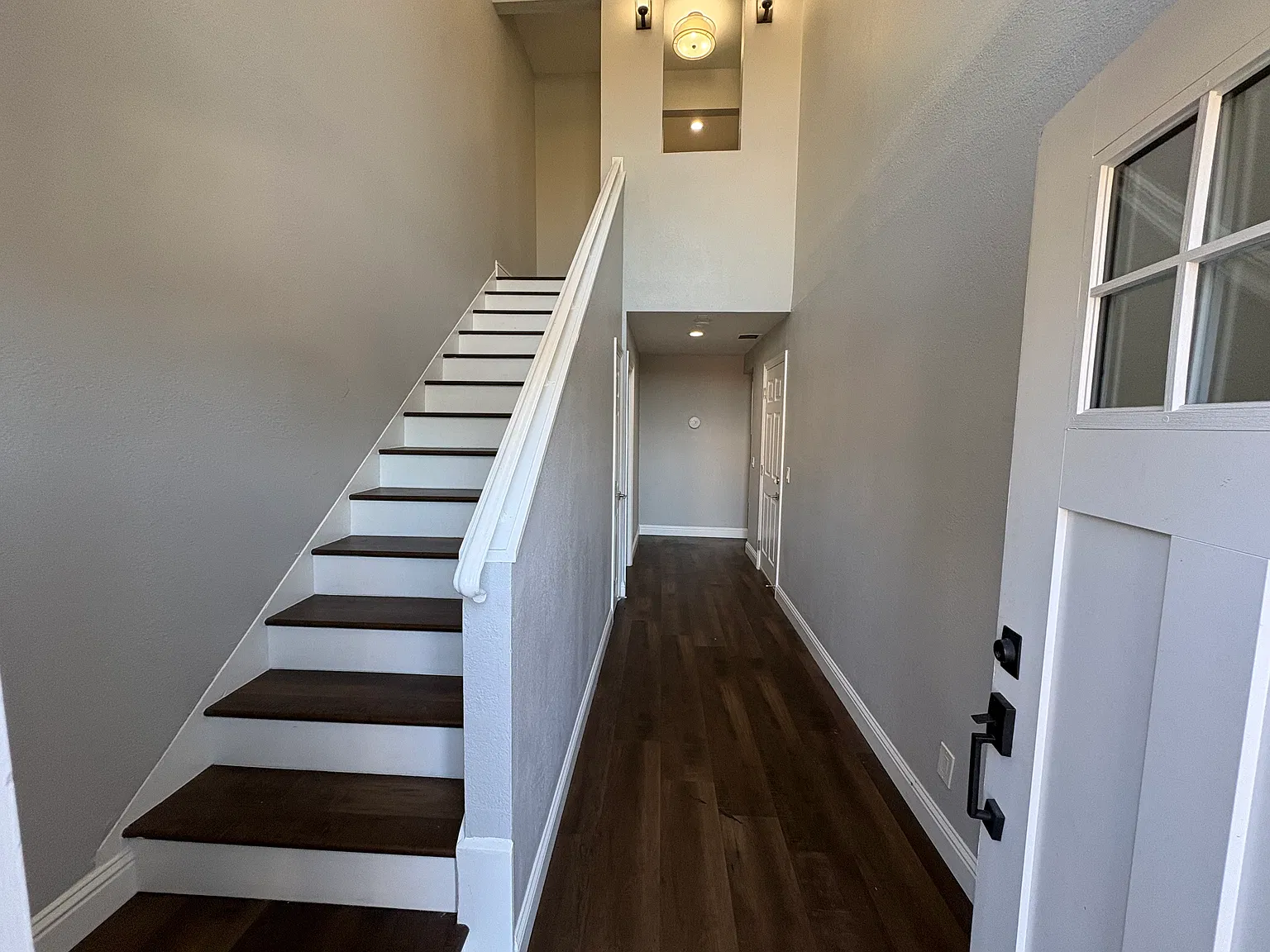 2 bed, 1.5 bath, 2884 sqft, $3,995 — Photo 2