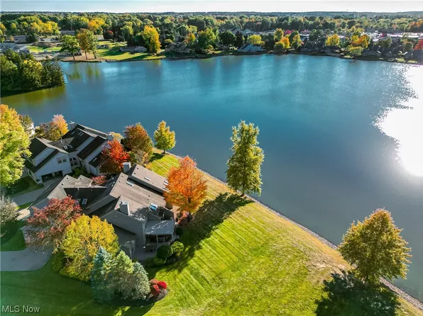 572 Windjammer Dr, Columbiana, OH 44408