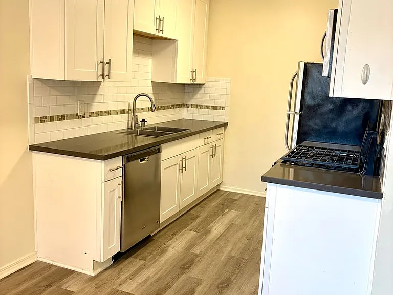 7530 Hampton Ave — Photo 5