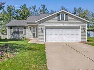 2831 Alson Dr NE, Grand Rapids, MI 49505