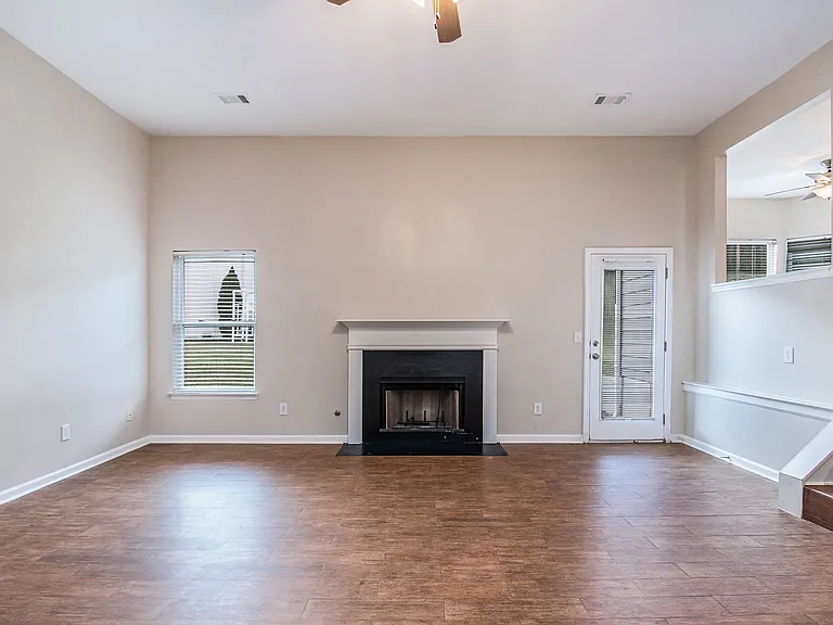 395 Sugarberry Ln — Photo 11