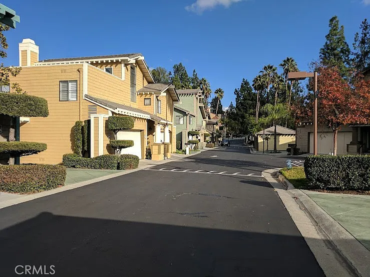 2 bed, 2.5 bath, 1253 sqft, $3,200 — Photo 2
