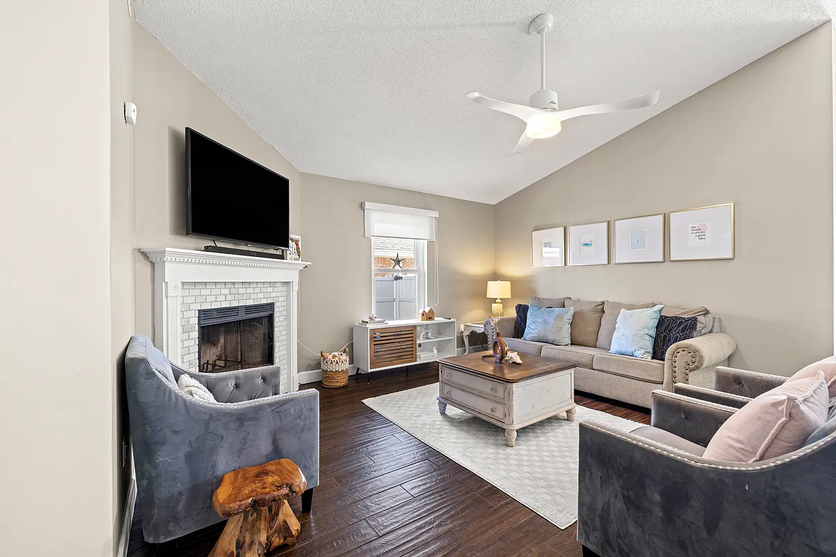 Spacious living room with high ceilings, updated clean furnishings. - 4684 Windstarr Dr