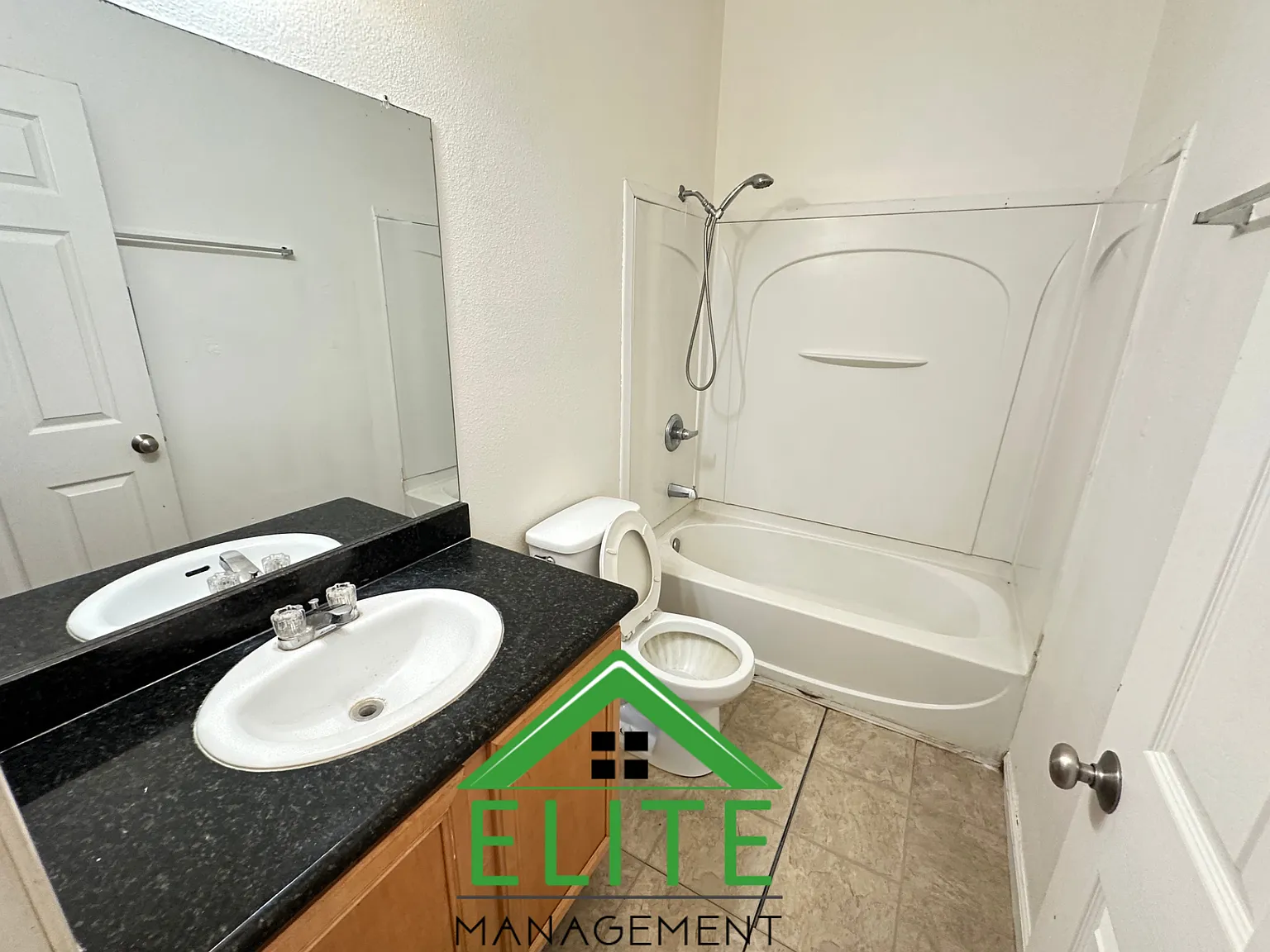 3 bed, 1250 sqft, $2,295 — Photo 3