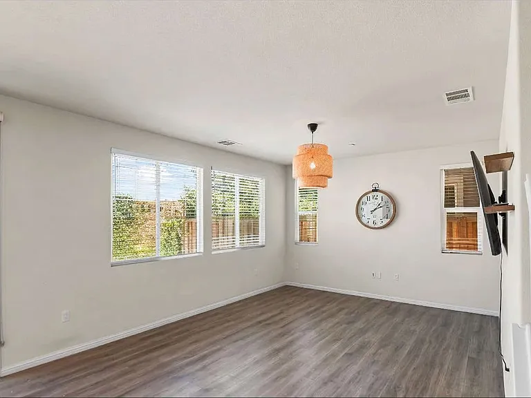 395 Princess Way — Photo 14