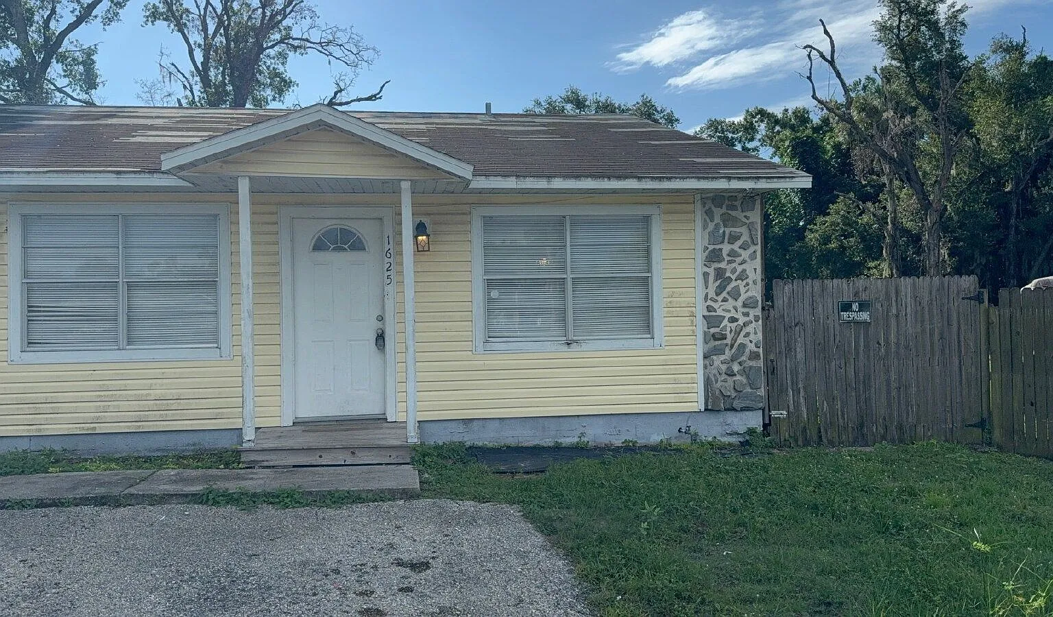 3 bed, 2.0 bath, 1092 sqft, $1,695 — Photo 1
