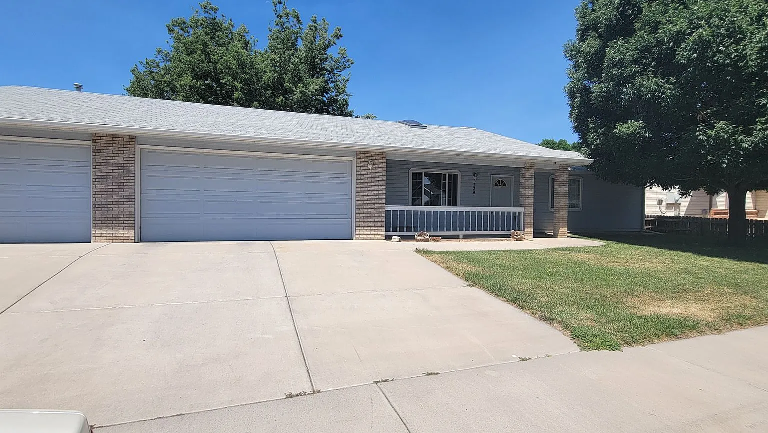 Spacious Home in Established Neighborhood — Photo 1