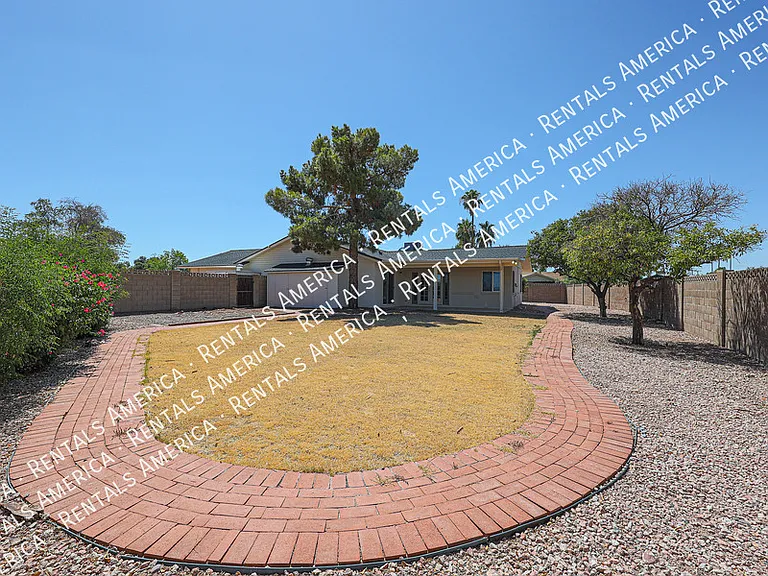 1360 W Esplanade St — Photo 34