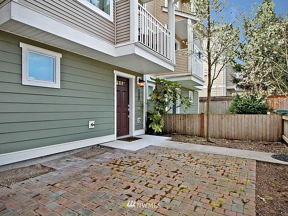 2nd image of 2701 B NE 123rd Street
