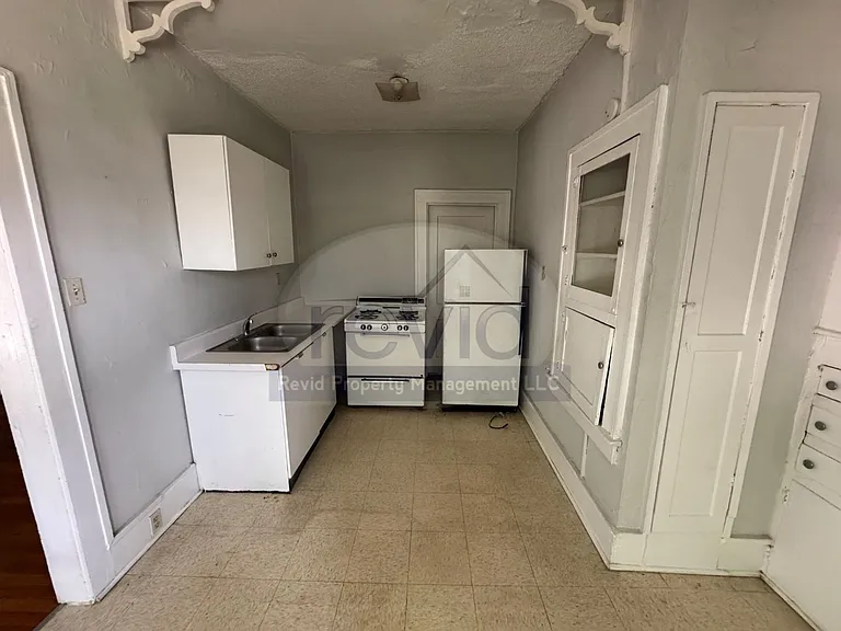 195 Hawthrone — Photo 16